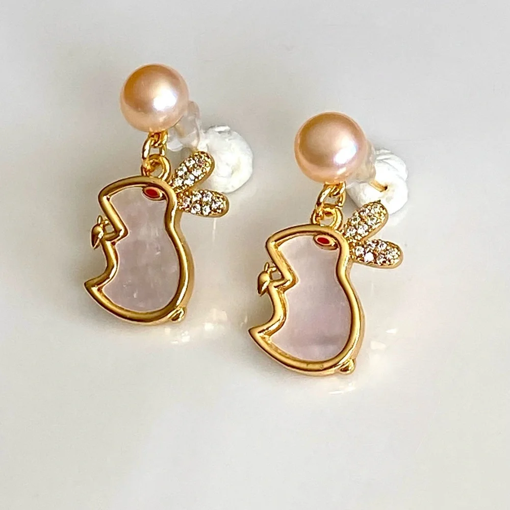 E136-Handmade Champagne Freshwater Pearl Mother Of Pearl Bunny Earring - Picture 5 of 6